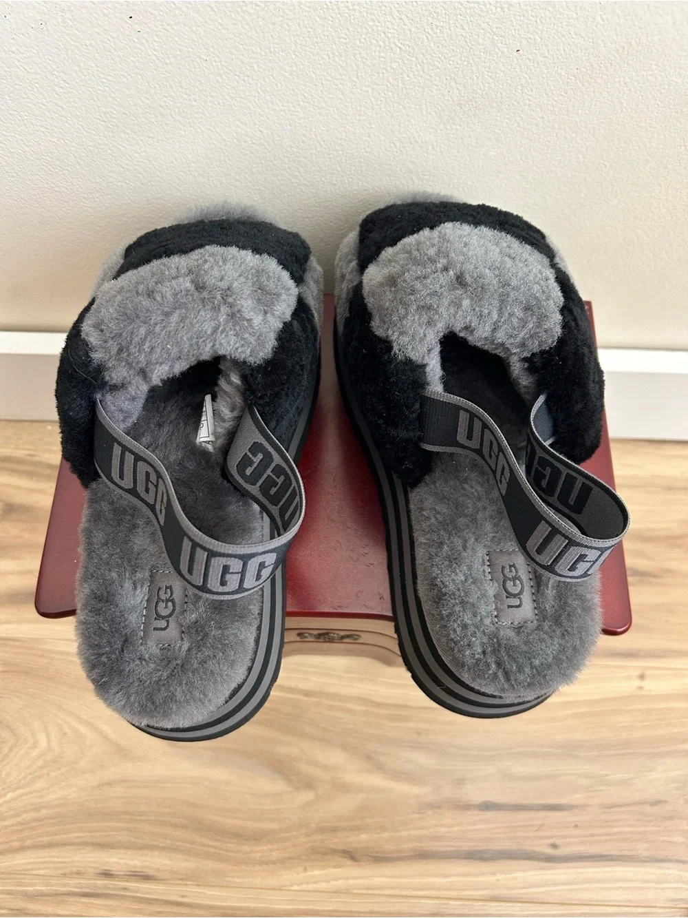 UGG Women’s Disco Checkered Slides Platform Sandals Black and Grey Size 7